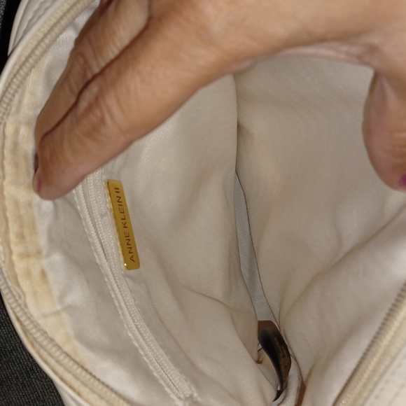 Vintage Anne Klein II purse, cream, leather, 8"x8"x3" - Picture 6 of 7